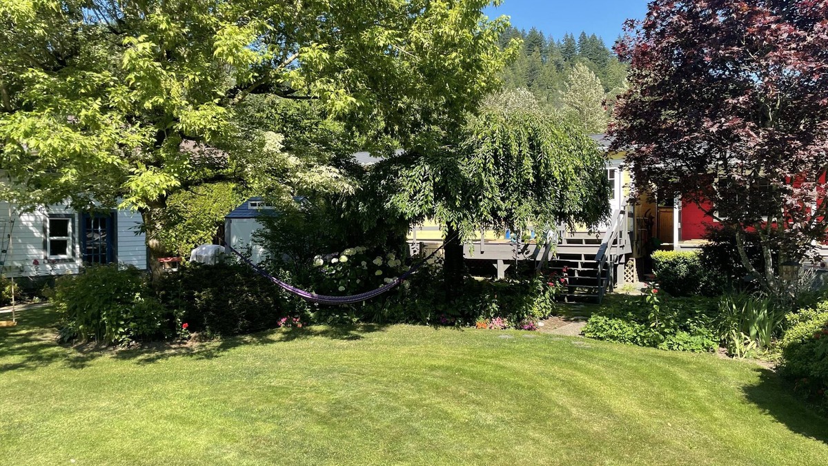 Sardis Cabin | Cozy Cabin, Mountain Views, close to Vedder River