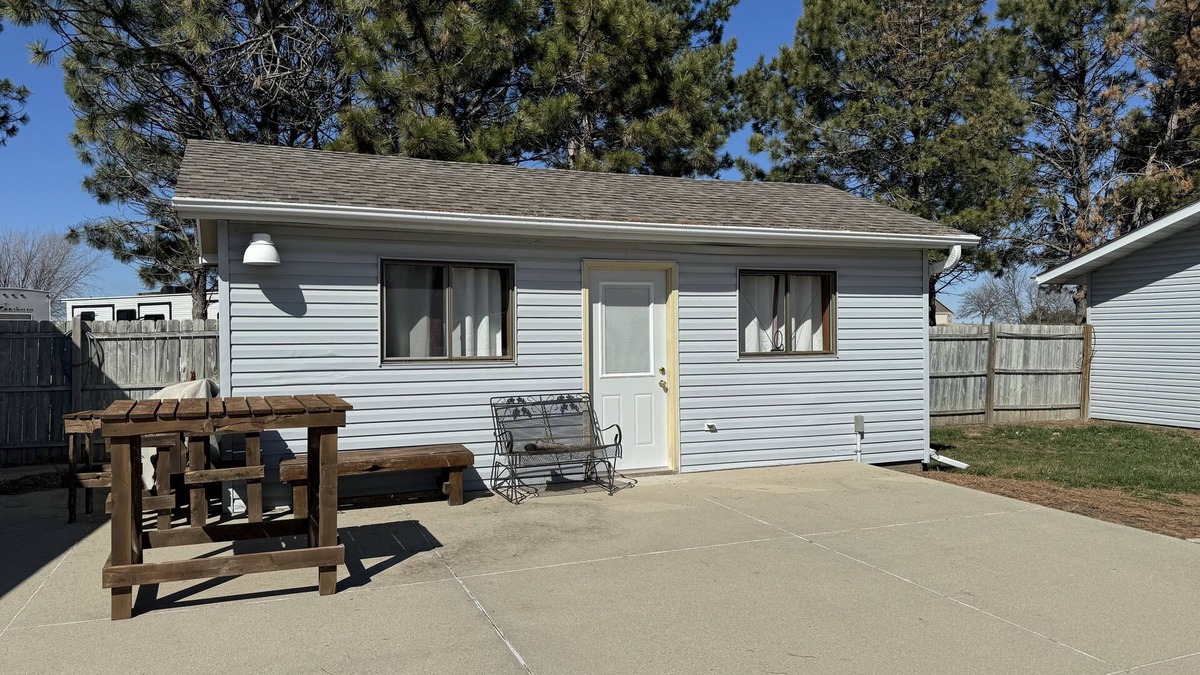 Crofton Cabin | Cozy cabin near Lewis and Clark Lake and CJ’s at the Lake
