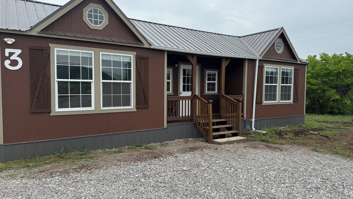 Lawton Cabin | Cozy cabin near Medicine Park with WiFi, AC
