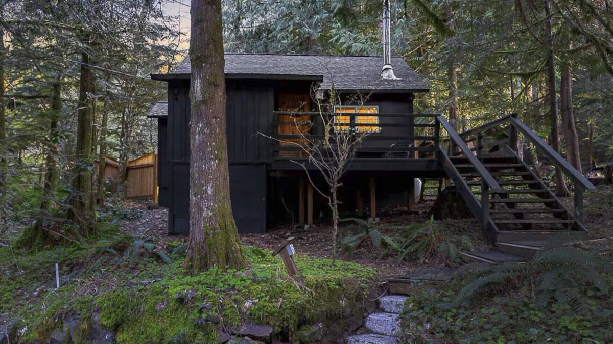 Rhododendron Cabin | Cozy Cabin near Mt Hood with Hot Tub