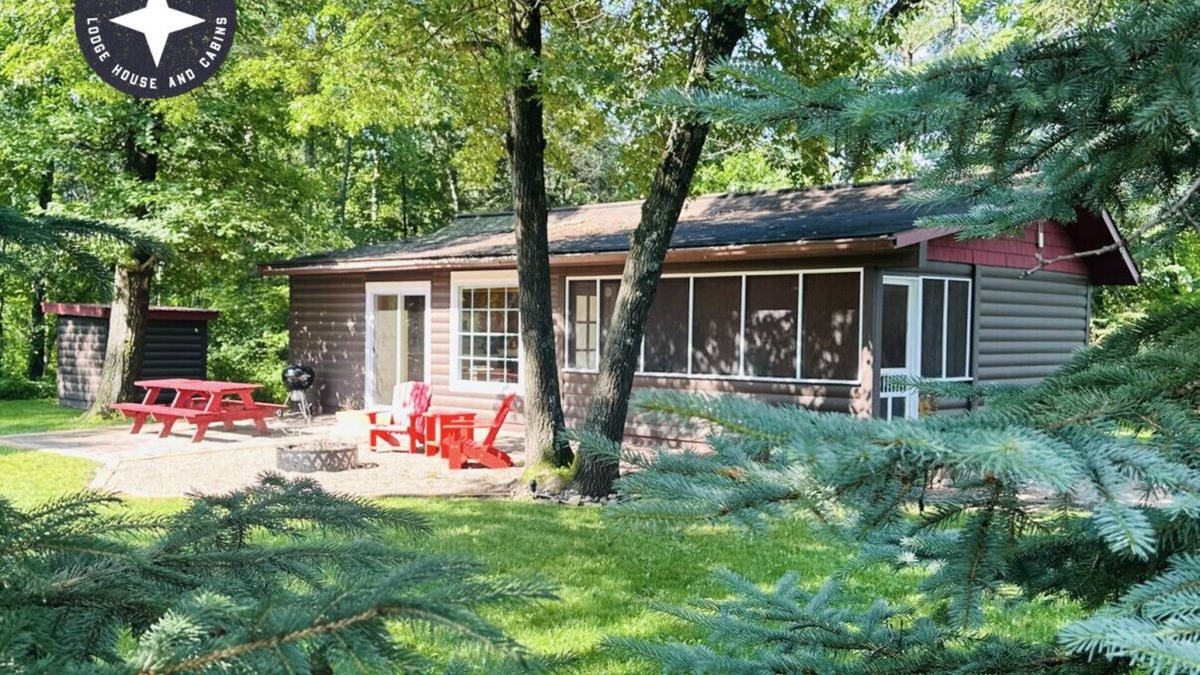 Nisswa Cabin | Cozy Cabin Nisswa with Outdoor Hot tub, Sauna and Tennis Court (Plus Extra House & Bunkhouse Avail)
