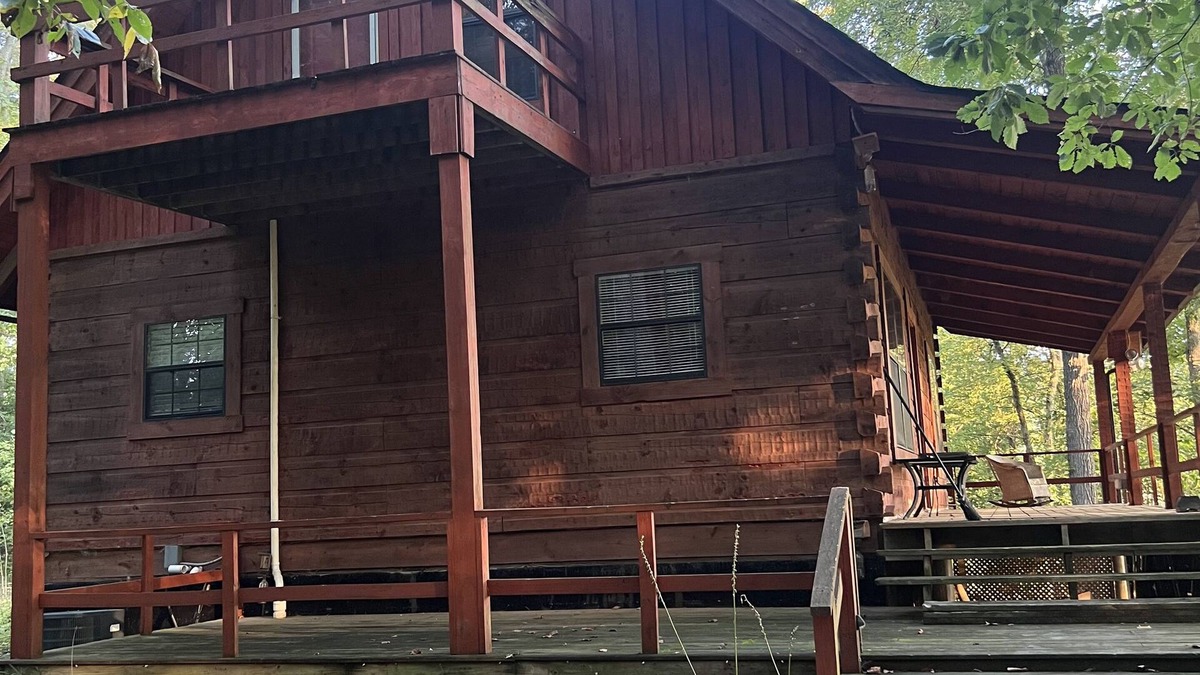 Hadley Cabin | Cozy cabin. Not to far from bowling green!
