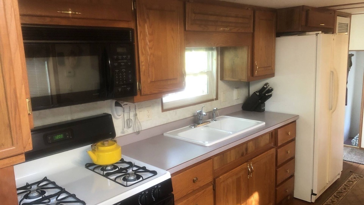 Loretto Cabin | Cozy Cabin on atv/snowmobile trail.