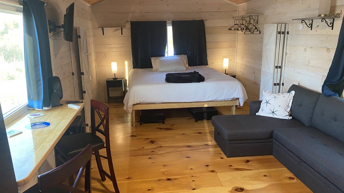 Eastport Cabin | Cozy cabin on Half Moon cove