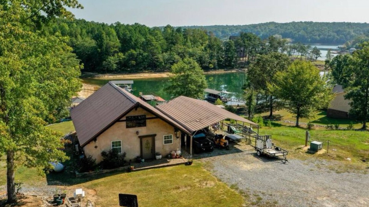Jasper Cabin | Cozy cabin on Jasper side of Smith Lake. Close to all amenities!