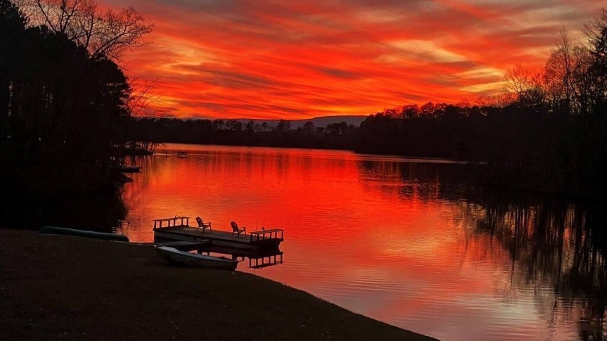 LaFayette House | Cozy Cabin on Lake, relax and recharge. Enjoy boating, fishing and swimming.