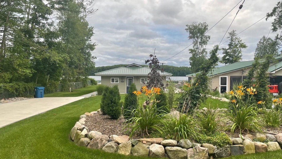 Big Rapids House | Cozy Cabin on Muskegon River - Fishing, Boating, Ferris U