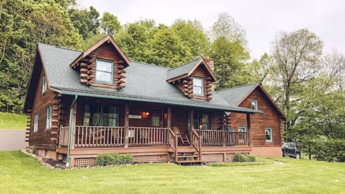 Dundee Cabin | Cozy cabin on the hill with amazing surroundings.