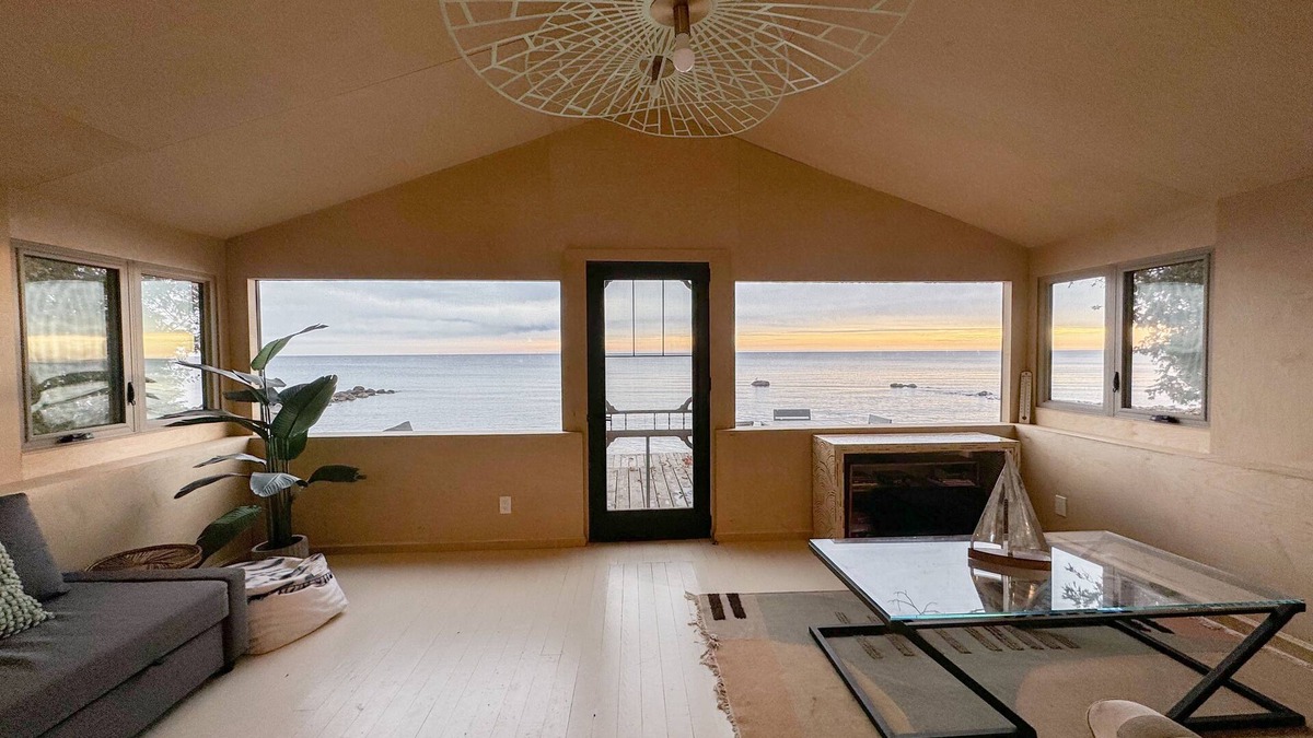 Meaford Cabin | Cozy Cabin on the shore of Georgian Bay. Truly a hidden gem!