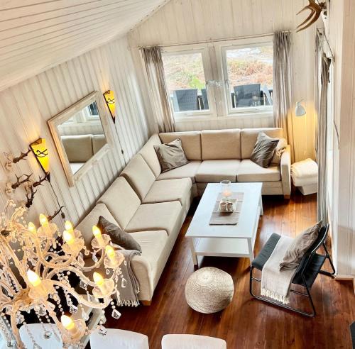 Arendal House | Cozy cabin on Tromøy - Arendal with rowboat and dock space