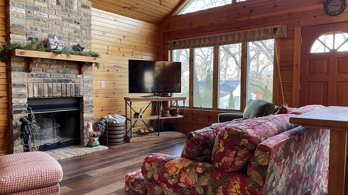 Lake Ripley Cabin | Cozy cabin one block from lake, private beach and close to hiking/biking trails
