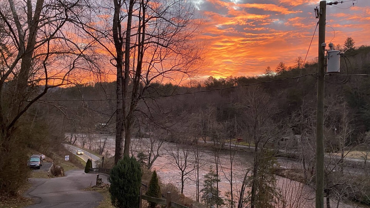 Sylva Cabin | Cozy Cabin Overlooking Tuckaseegee River Sylva, NC 28779