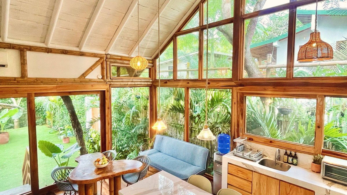 Ayampe House | Cozy cabin ★ pool & family-friendly green oasis★3 blocks to beach★heart of town