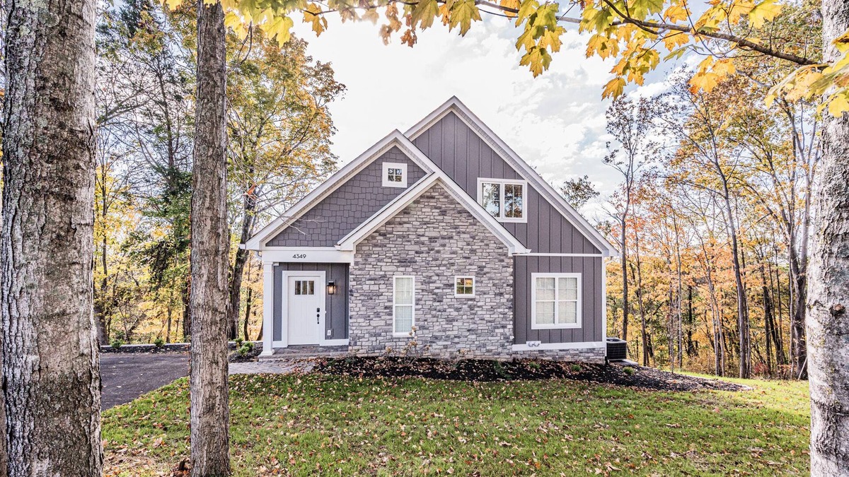 Bowling Green House | Cozy Cabin Retreat-WKU-Corvette Plant-Work Travel-Mammoth Cave-Travel Sports
