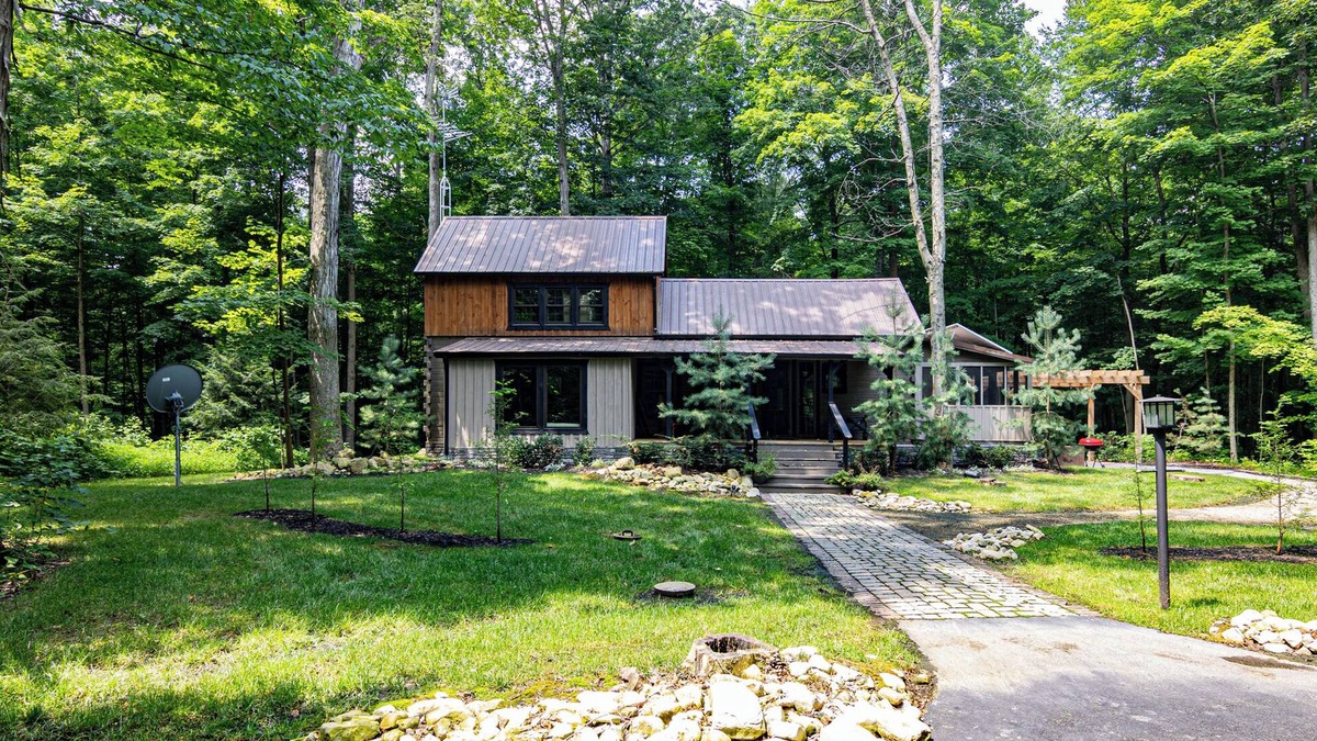 Dola Cabin | Cozy Cabin Retreat in the Woods-Relax & Unwind