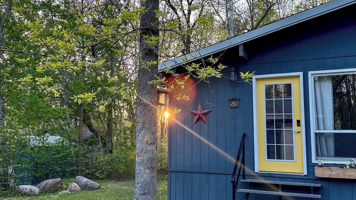 Beaconia Cabin | Cozy Cabin Retreat Lakeview Bay