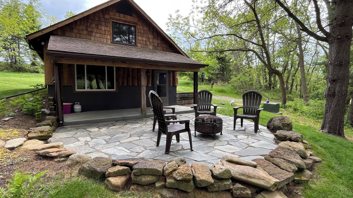 Strum Cabin | Cozy Cabin Retreat