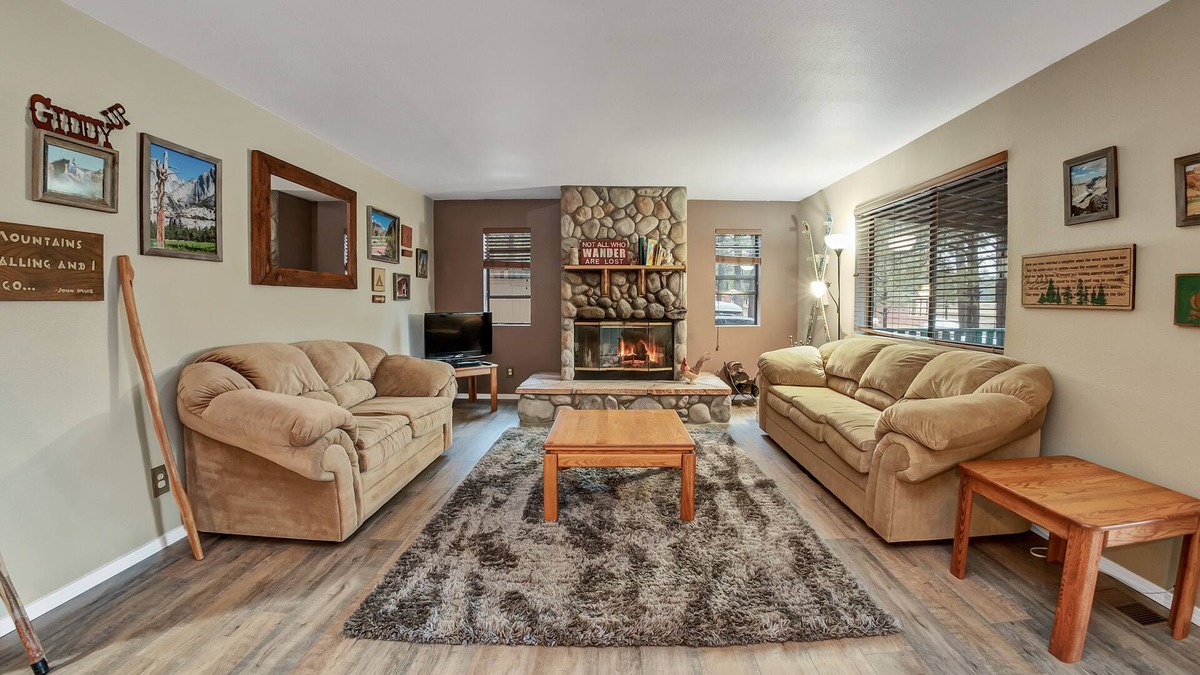 Parks Cabin | Cozy Cabin Retreat - Wildlife & Starry Nights