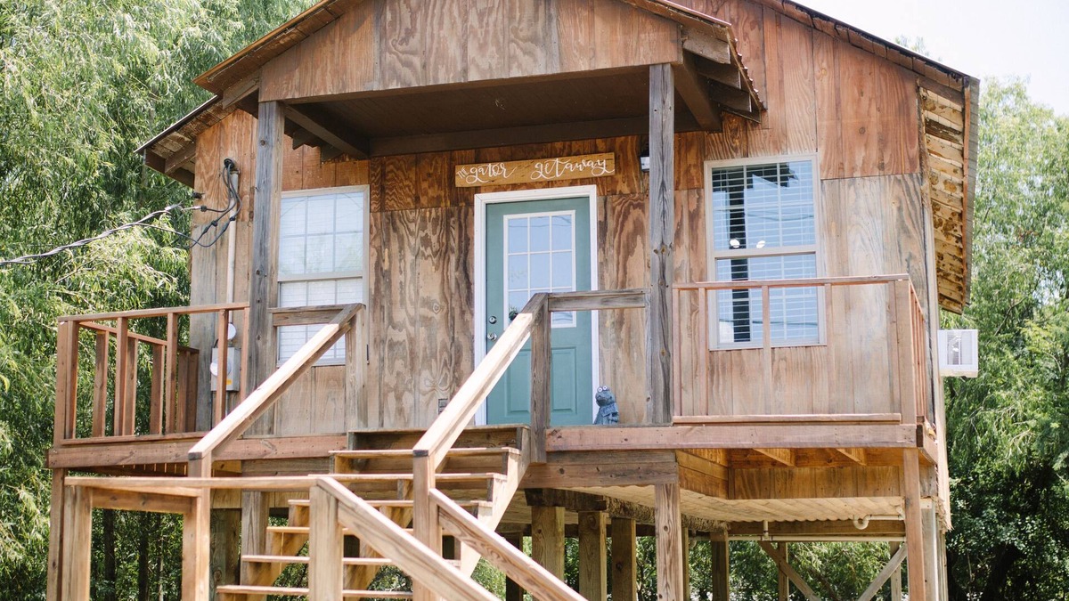 Akers Cabin | Cozy cabin stay in the Louisiana swamp