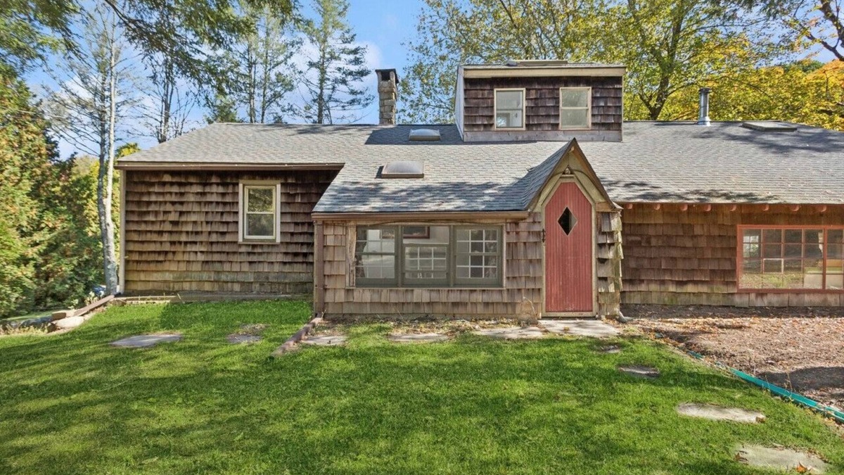 Newtown Cottage | Cozy Cabin @ Sticks & Stones Farm