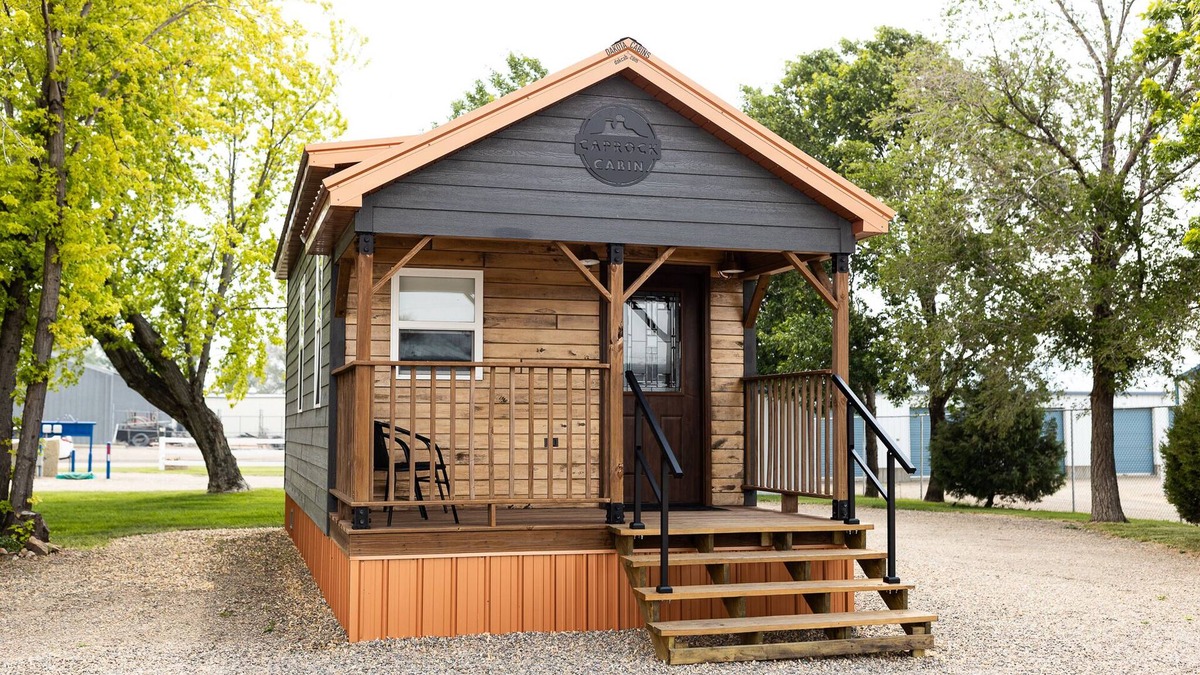 Glendive House | Cozy Cabin Tiny House in Glendive 1 mile from Makoshika State Park! Pet friendly