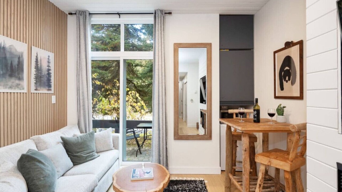Blackcomb Apartment | Cozy Cabin Vibes at Glacier Lodge