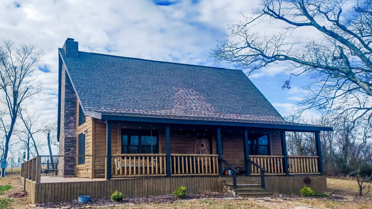 Deer Cabin | Cozy cabin w/firepit - 3 mi from Glory Hole!