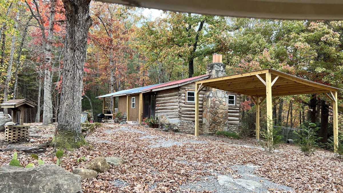 Hays Cabin | Cozy Cabin w/Hot-Tub In The Beautiful Mountains of North Carolina,nPet Friendly!