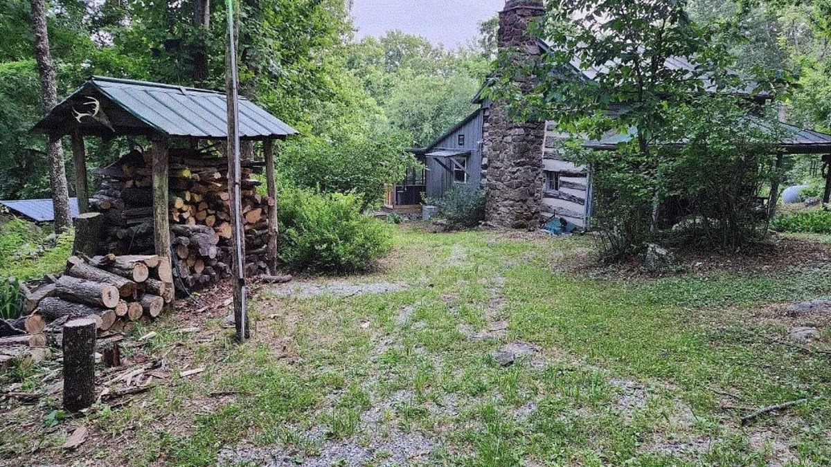 Peaks Cabin | Cozy Cabin w/Natural Beauty! 2-bedroom cabin in wonderful Bedford, VA.