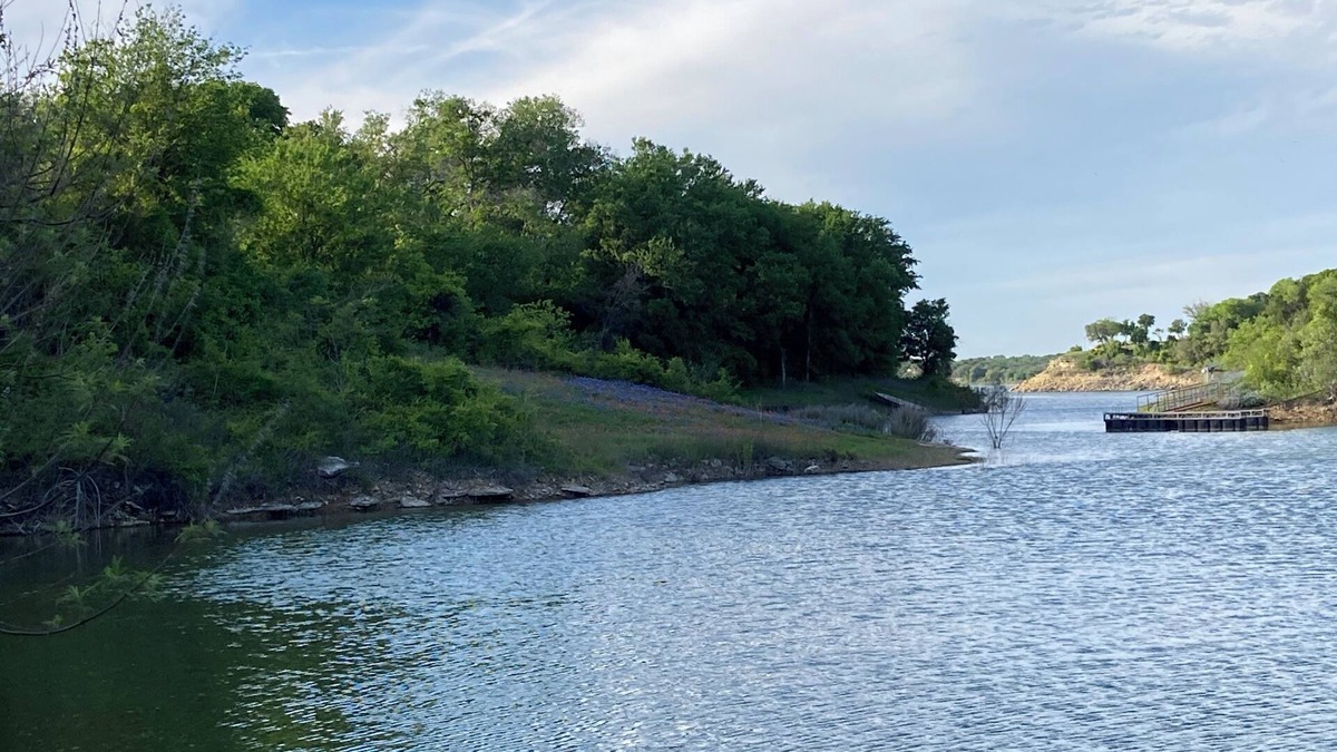 Lake Whitney Cabin | Cozy cabin with 1 bedroom 1 bath on a private cove in charming LakeWhitney!