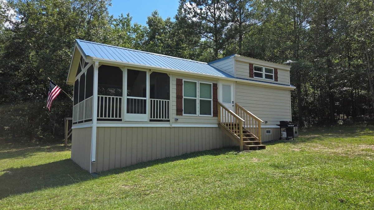 Lillington Cabin | Cozy cabin with AC and loft in charming Lillington