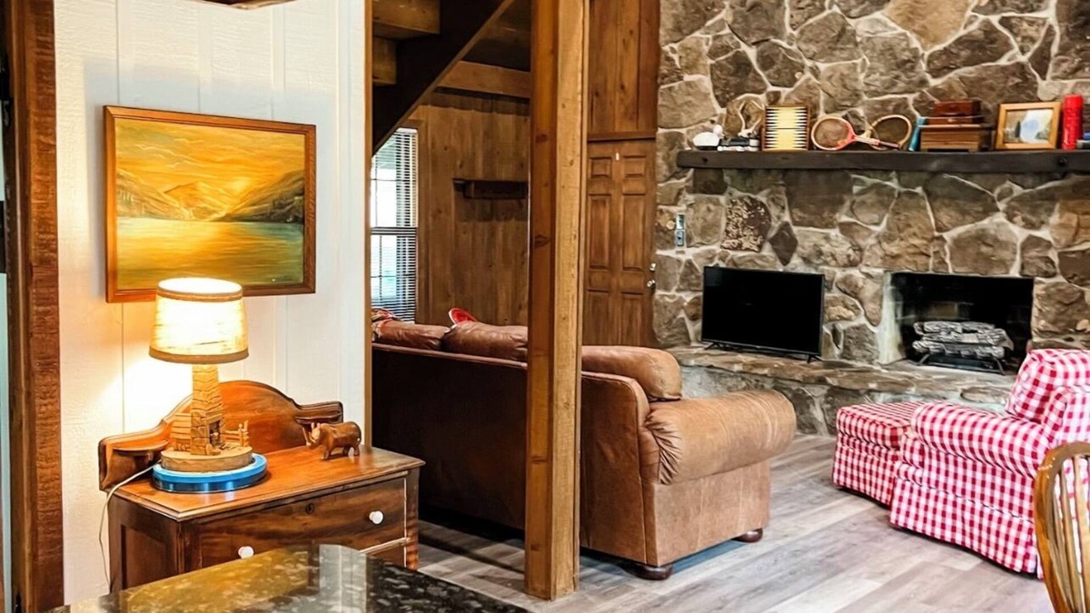 McMinnville Cabin | Cozy cabin with beautiful sunsets. Less than hour to 5 state parks. King Bed.