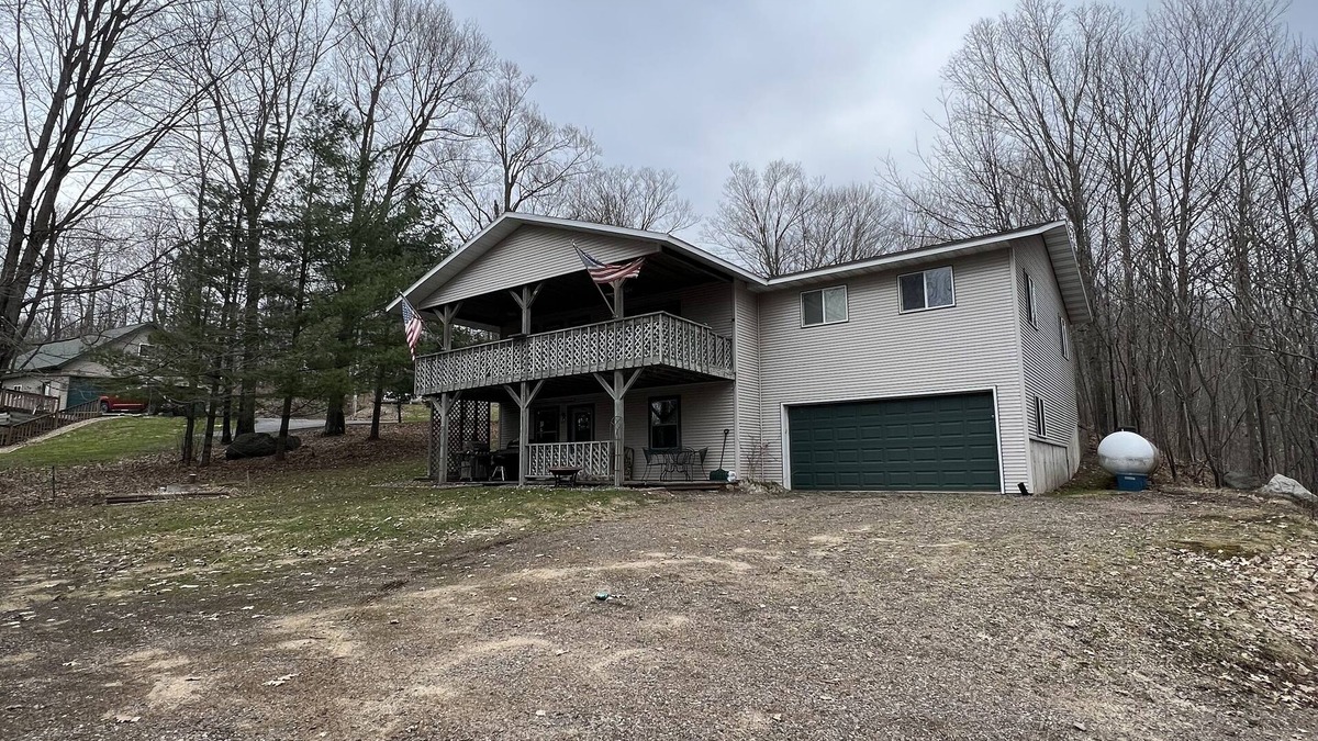 Perkinstown Cabin | Cozy Cabin with Bunkhouse on Lake Kathryn