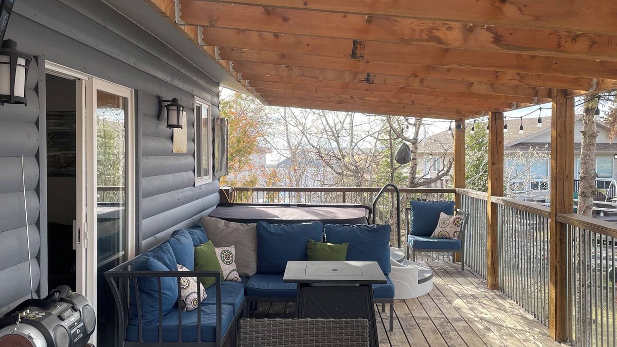 Saint Louis Cabin | Cozy Cabin with hot tub!