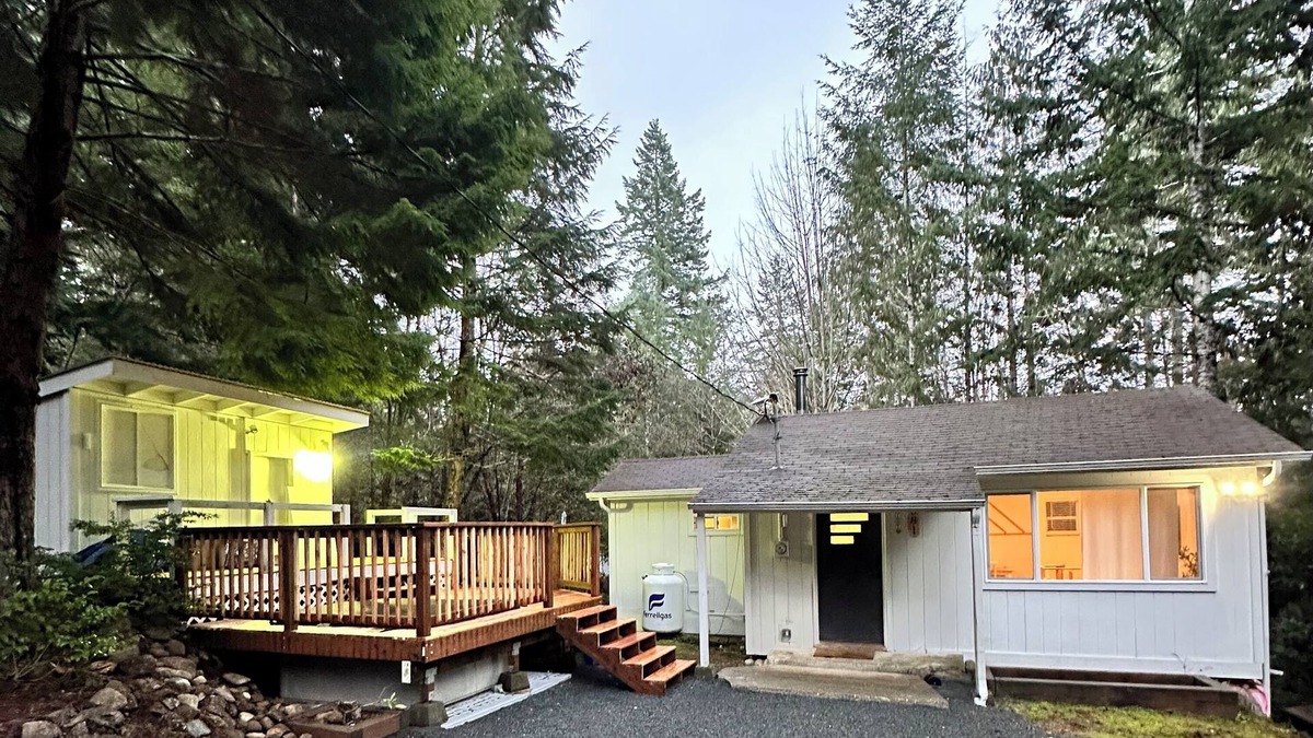 Brinnon Cabin | Cozy cabin with hot tub and fire pit in brilliant Brinnon