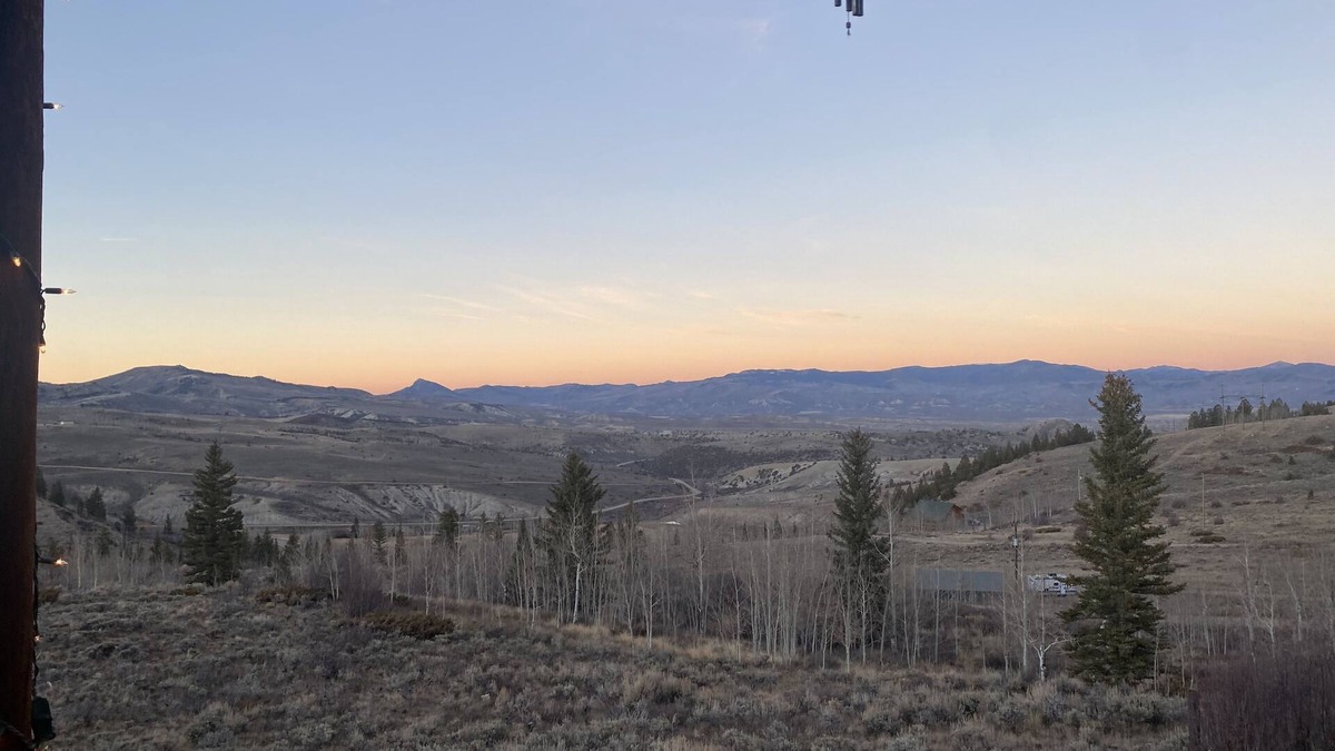 Kremmling Cabin | Cozy Cabin with Jaw-Dropping views of Gore Pass
