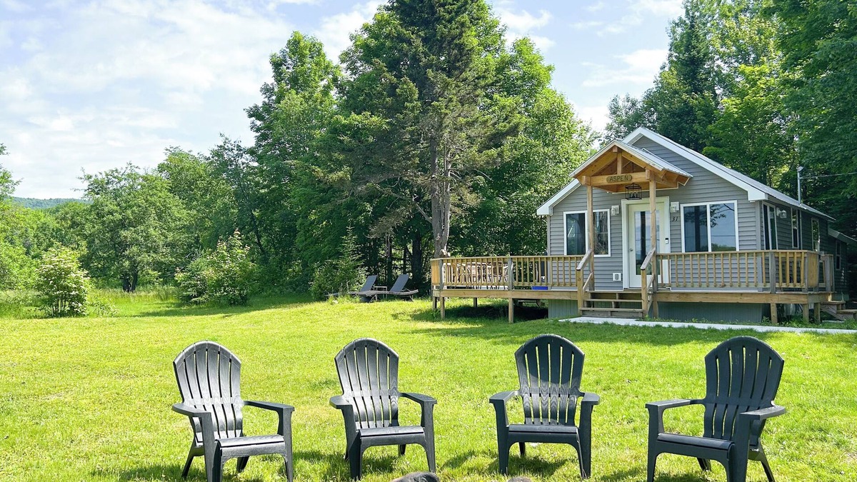 Weld Cabin | Cozy Cabin with Mountain Views, Creek, Fire Pit, AC/WiFi
