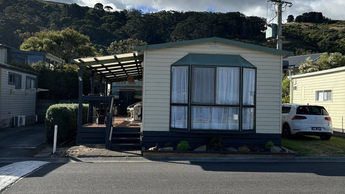 Apollo Bay Cabin | Cozy Cabin with Ocean Views on the Great Ocean Road