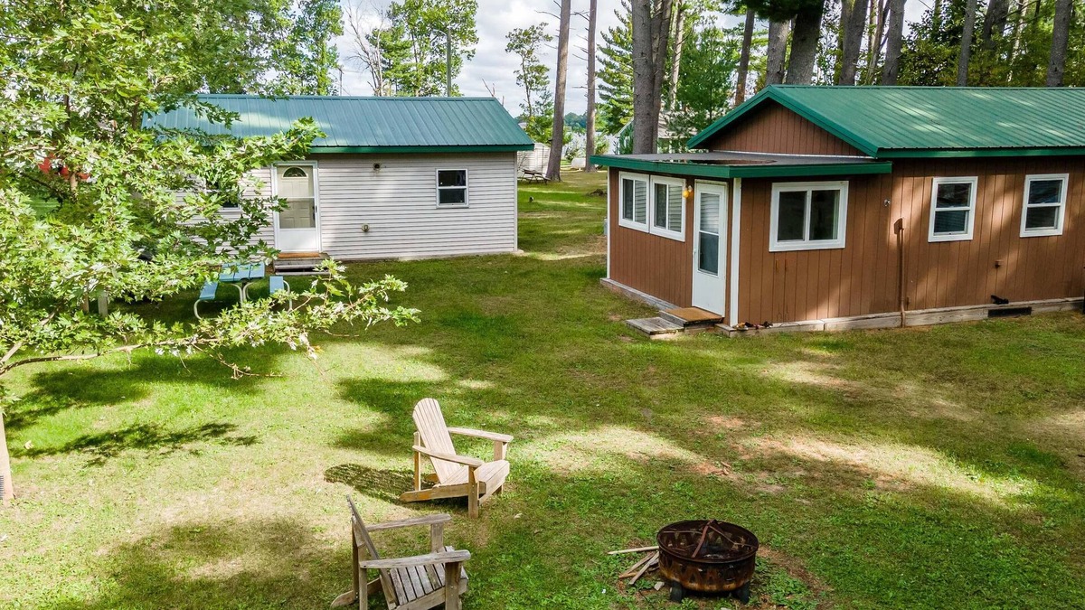 Arkdale Cabin | COZY CABIN WITH PRIVATE PIER ON LAKE PETENWELL