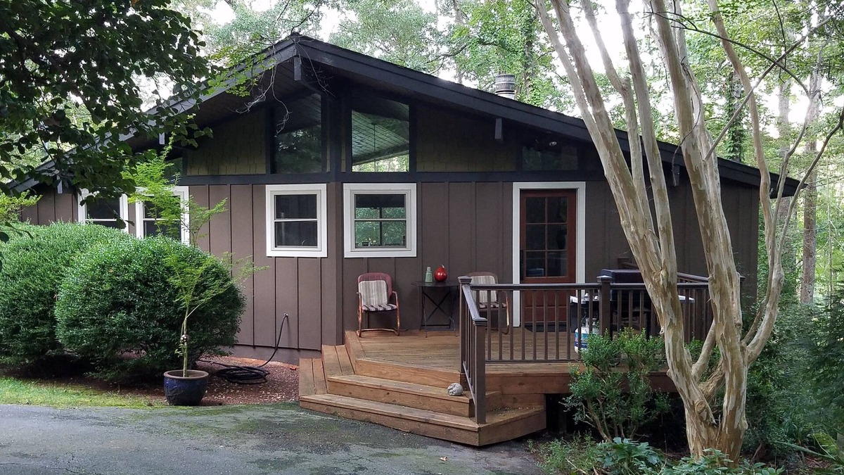 Reed Creek Cabin | Cozy Cabin with Slip Dock on Lake Hartwell