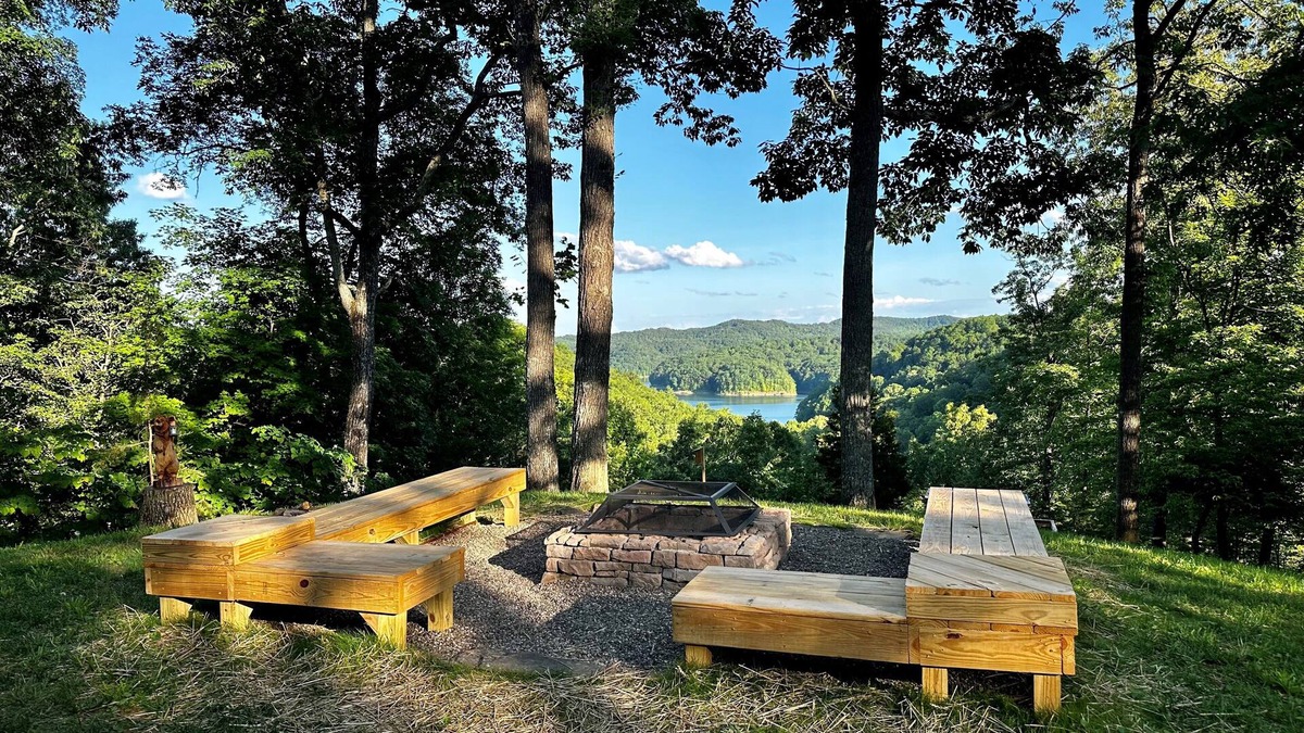 Salt Lick Cabin | Cozy cabin with views of Cave Run Lake-2 miles from Zilpo beach