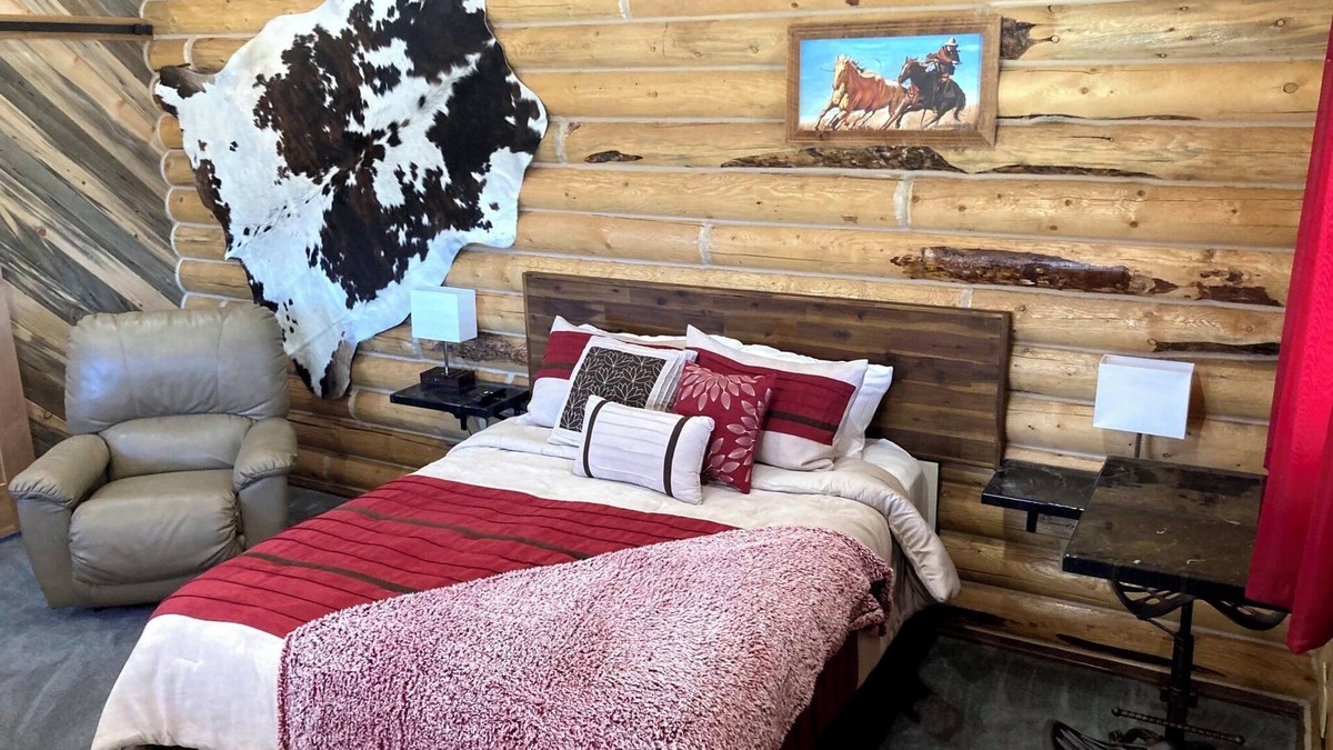 Fairview Cabin | Cozy cabin with WiFi and AC in serene Fairview