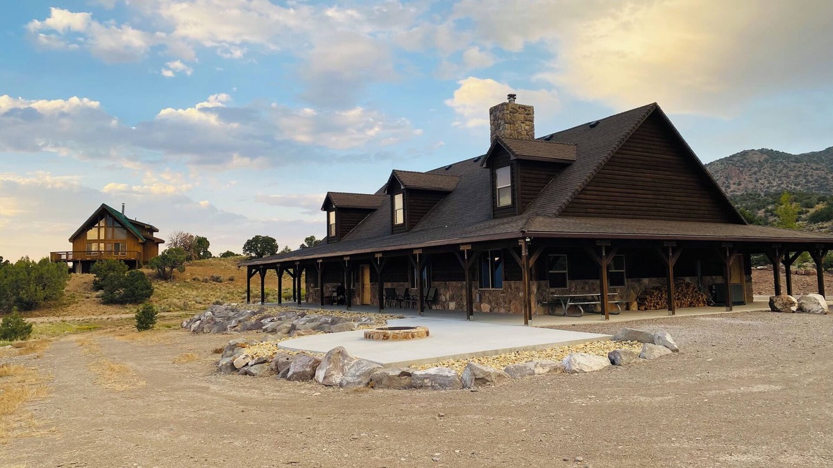 Piute County Cabin | Cozy Cabin with wrap around porch