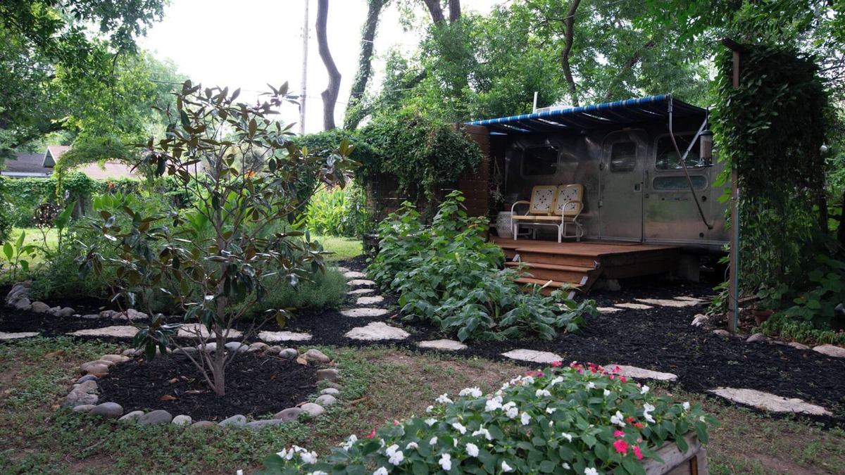 Govalle House | Cozy Cactus Airstream Central East Austin