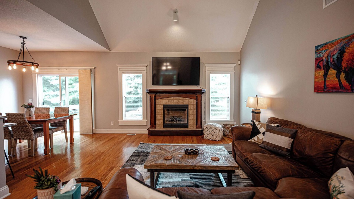 Andrew County House | Cozy Cactus Retreat-Family Friendly 4 bed/2bath near St. Joseph/Savannah, MO
