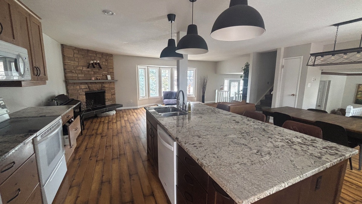 Dalhousie House | Cozy Calgary Stampede Sanctuary Home
