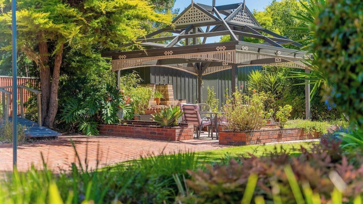Kennington House | Cozy Californian Bungalow, Bendigo
