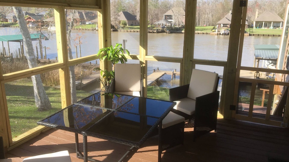 Maurepas Cabin | Cozy Camp With Sun Decks! Near New Orleans and Baton Rouge.!