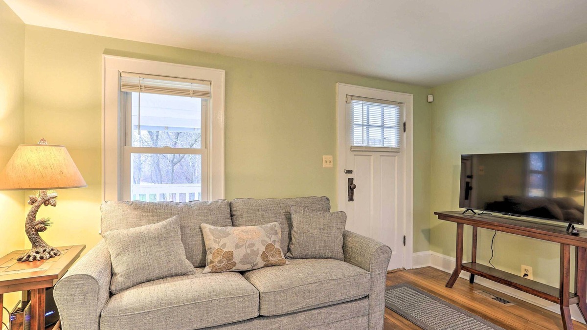 Campbell Hall House | Cozy Campbell Hall Getaway w/Porch!