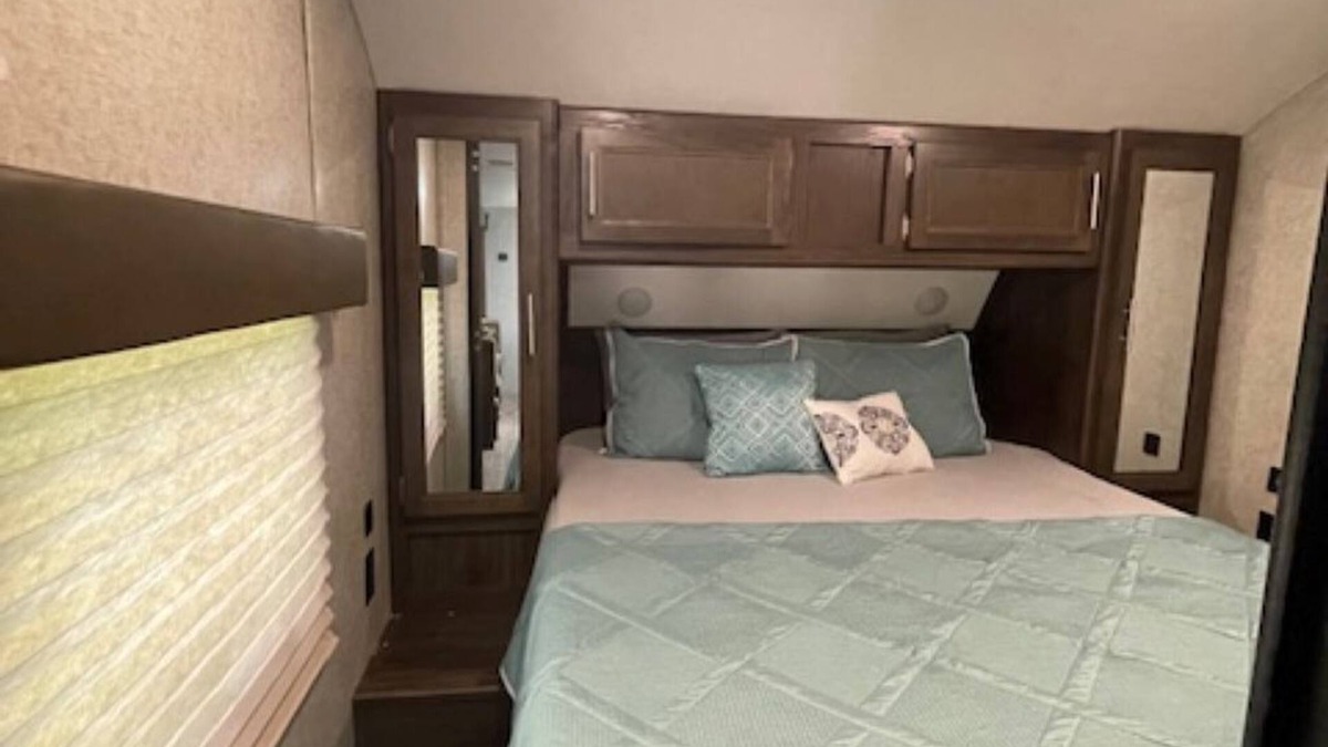 Clarksville House | Cozy Camper at Bear Creek